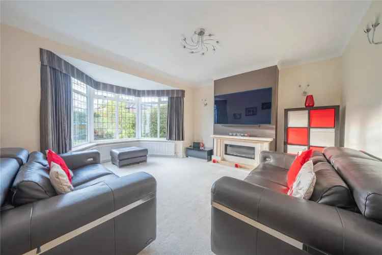 House For Sale in Leeds, England