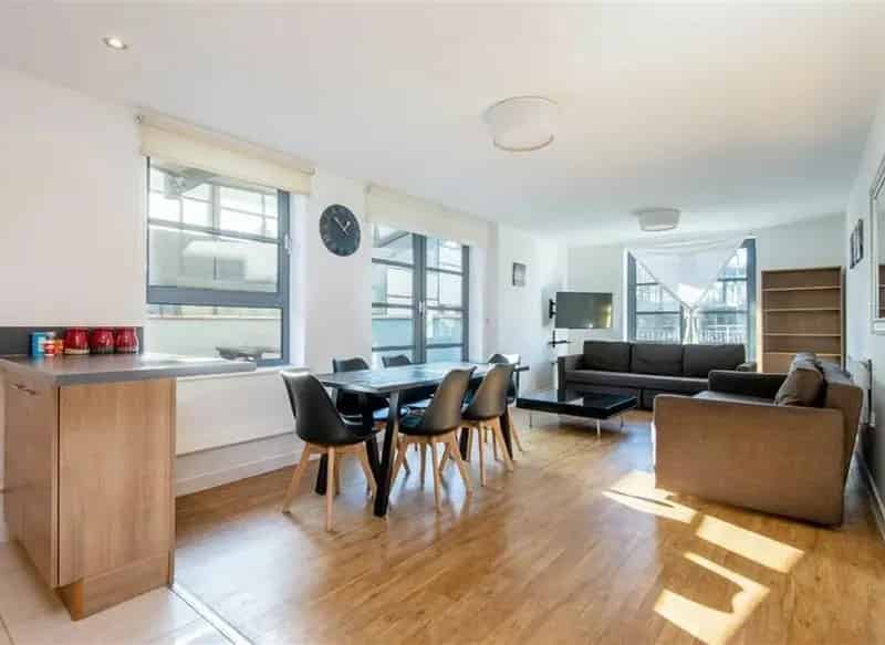 Two Bedroom Home with Private Terrace and Parking Near DLR