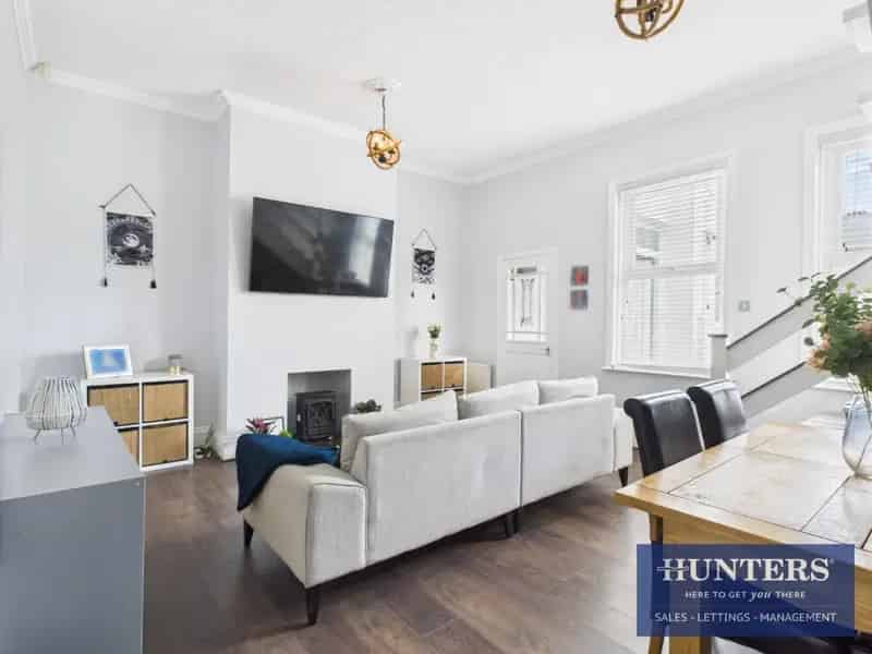 3 bedroom House
 For Sale 
Total Size: 890 SQ FT