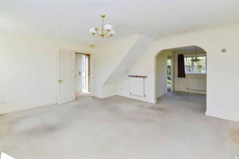 4 Bed Family Home with Double Garage and Gardens