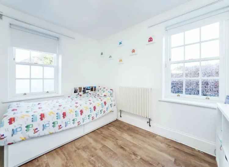 Two Bedroom Ground Floor Apartment with Garden Near Mudchute Park