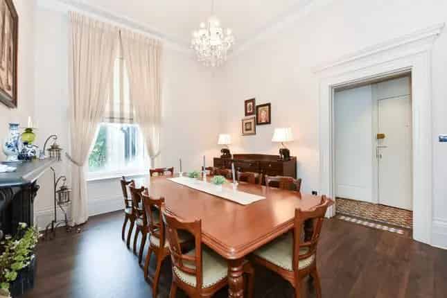 Flat for Sale in Cromwell Road SW5 - Stunning Period Property