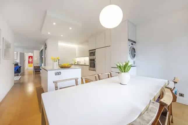Stunning 3-Bedroom Barbican Flat For Sale