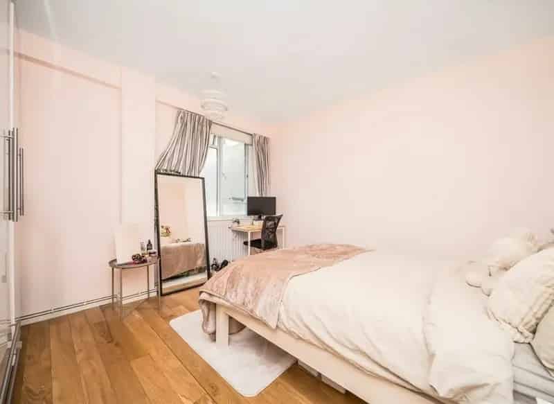 Holborn 2-Bed Apartment 725 sq ft