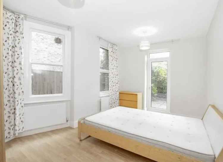 Flat For Sale in London, England