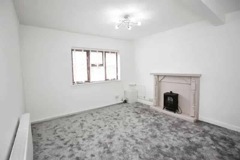 2 Bedroom Character Property with Garden and Garage