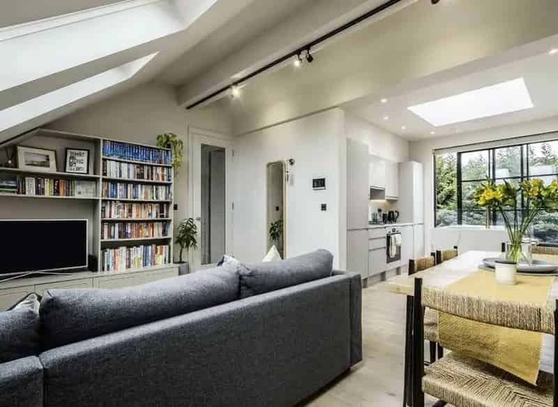 Flat For Sale , Fordhook Avenue, London, England