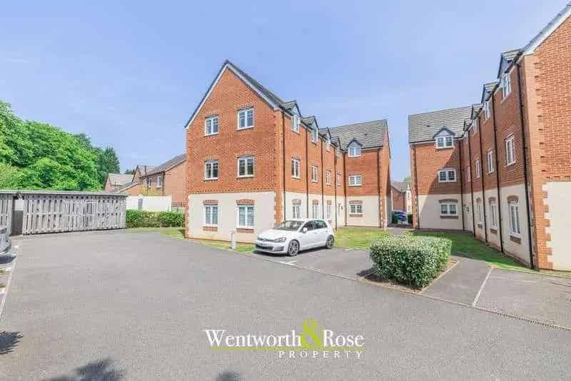 2 Bed Top Floor Apartment For Sale
