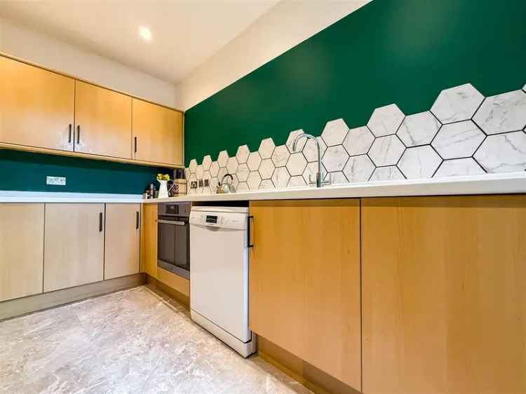 3 Bedroom Terraced House to Rent Baffins