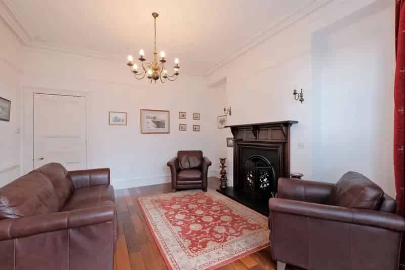 Spacious 4-Bedroom West End Apartment