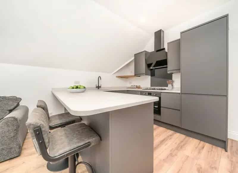 Flat For Sale , Tolworth Broadway, London, England