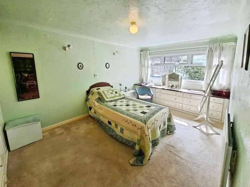 1 Bed Bungalow for Sale in Hatfield Ryde - No Onward Chain
