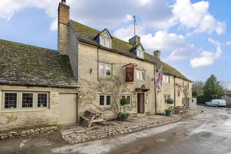 Cotswold Village Pub with B&B - Turn-Key Opportunity