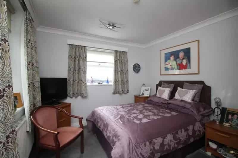 2 Bedroom Seafront Flat Bridlington No Onward Chain