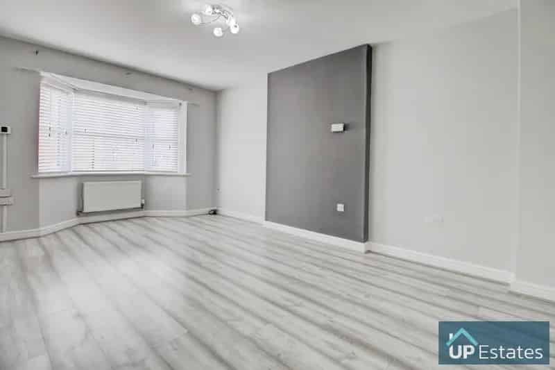 3 Bedroom Detached House to Rent