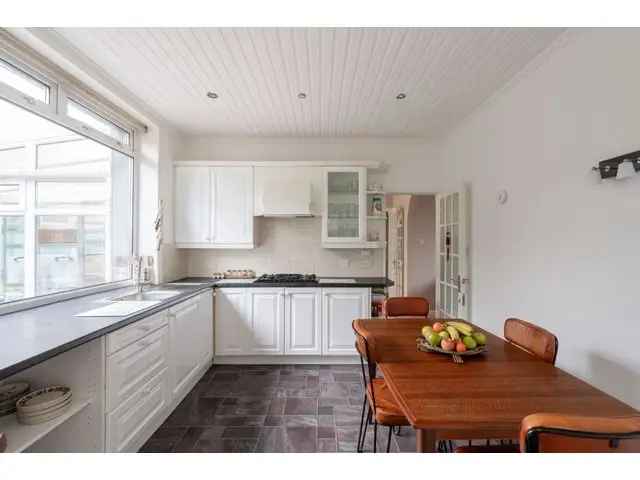 5 Bedroom Detached House for Sale in Murrayfield