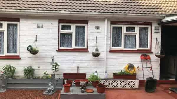 2-Bedroom Bungalow Near Wickstead Park Pets Allowed