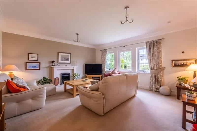 5 Bed Detached House 3 Reception Rooms South Side