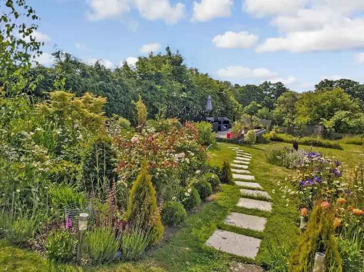 2 Bedroom Detached Bungalow with Planning Permission