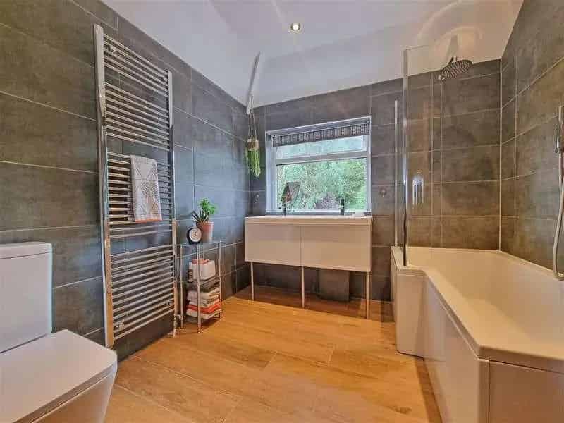 4 bed house for sale