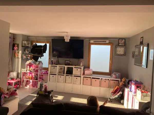 Large 2 Bed Flat Near Town Centre