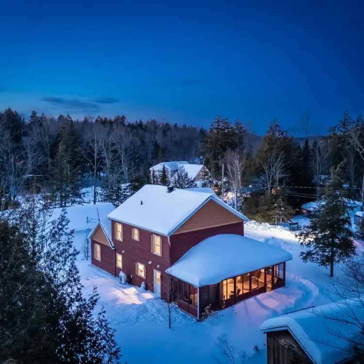 Modern Cottage near Lac Lovering Magog