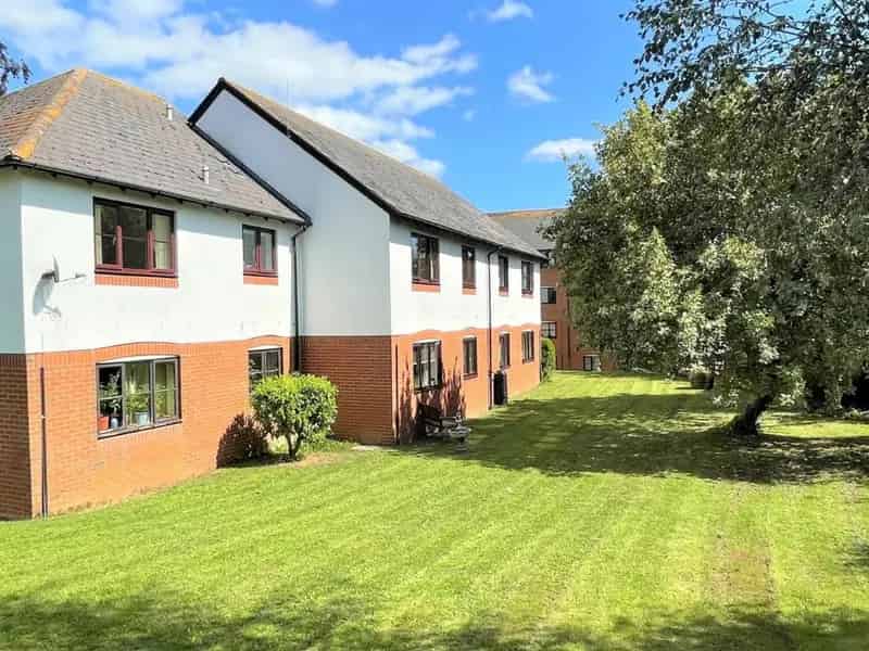 2 Bed Top Floor Apartment in Retirement Complex
