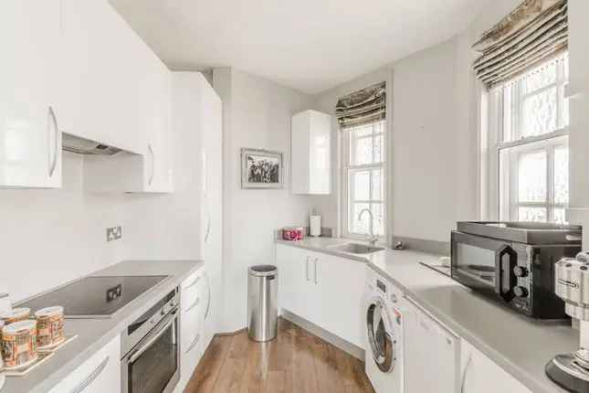 Flat to rent in Baker Street, Marylebone, London NW1