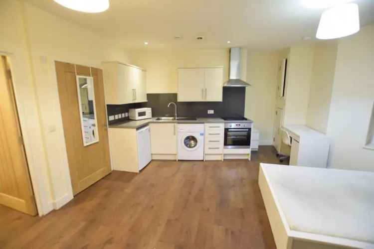 Studio Flat Town Centre Modern Furnished Apartment
