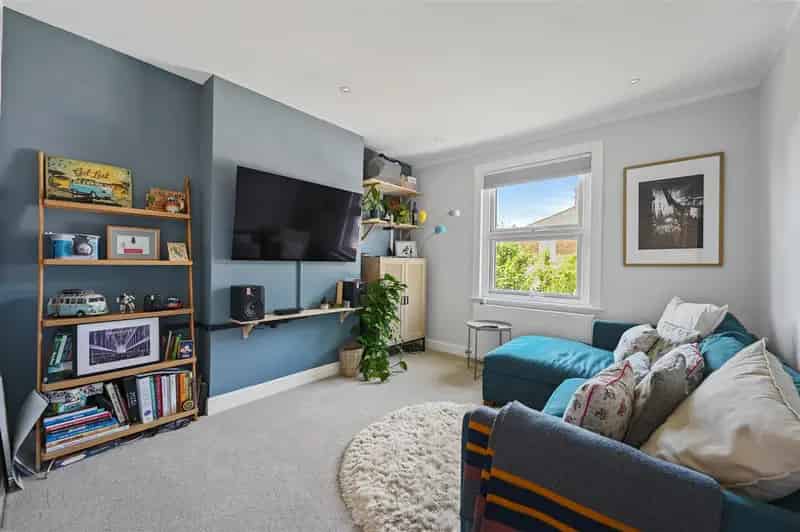2 Bedroom Flat House to Rent Poets Corner