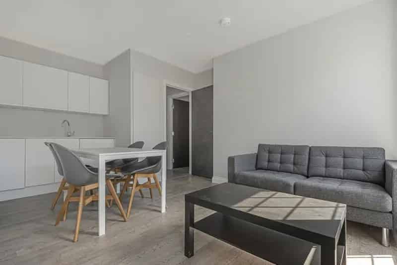 Two Double Bedroom Apartment Near Transport Links