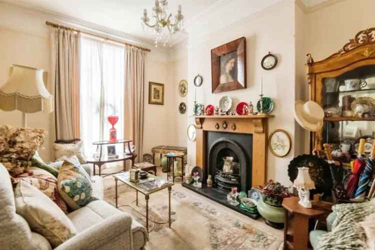 Grade II Listed 4 Bedroom House Tiverton Town Centre
