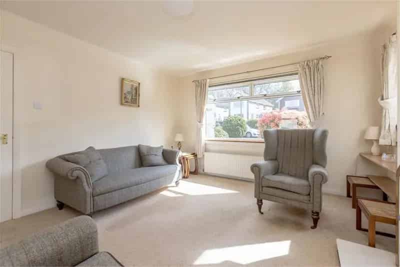 3 Bed Detached House with 2 Reception Rooms and Garage