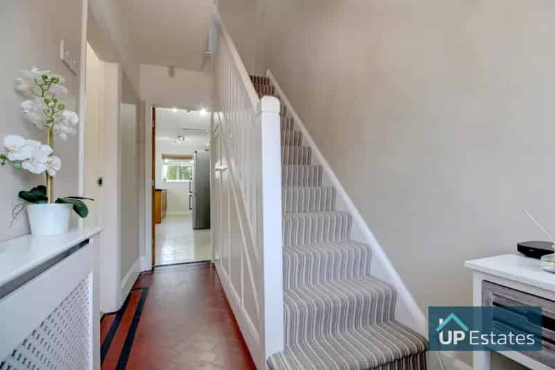 4 Bedroom End of Terrace House to Rent