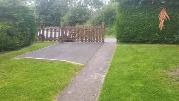 3 Bed House With Solar Panels And Driveway