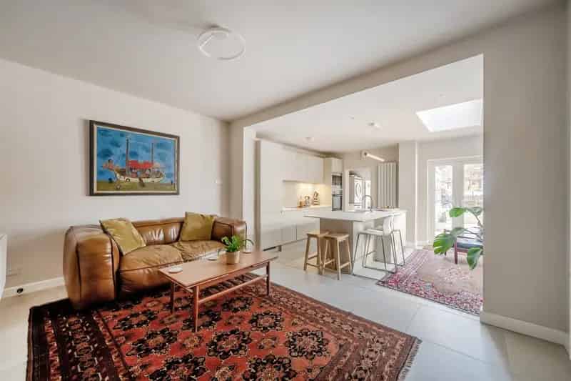 Three Bedroom Semi-Detached Home Maidenhead St Marks