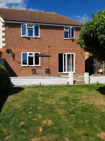 3 Bed Semi Detached House Pets Allowed Medium Garden