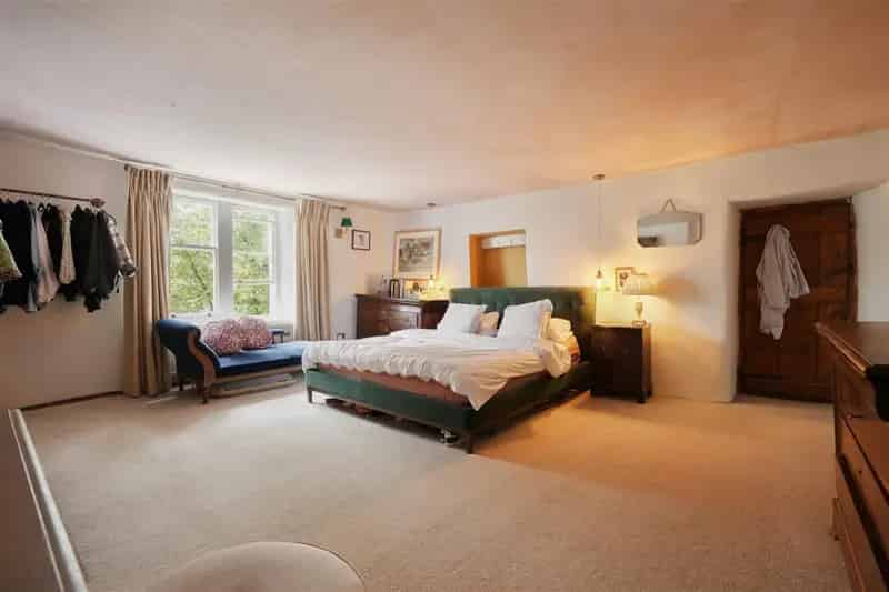 4 bedroom House
 For Sale