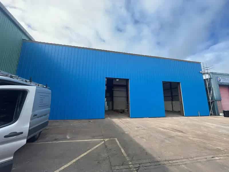 Warehouse Unit with Crane and HGV Access