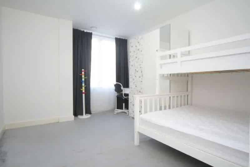 2 bed flat for sale