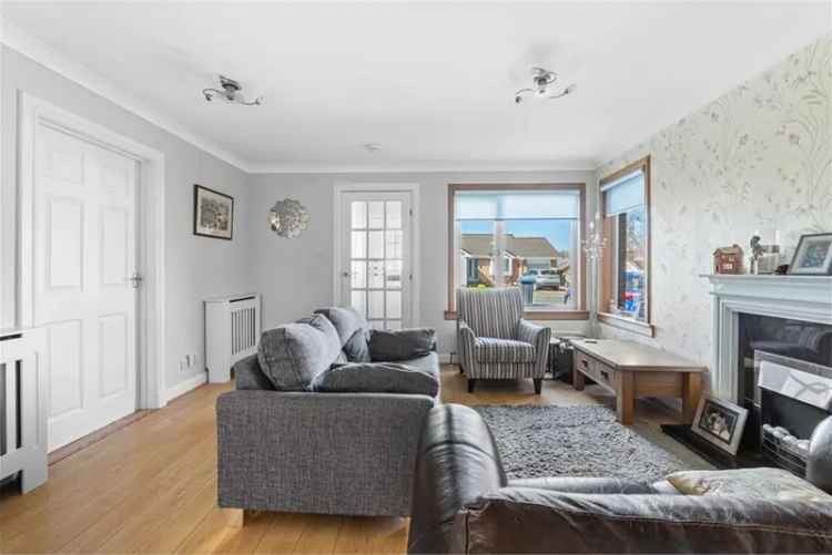 4 Bed Detached House with 3 Reception Rooms