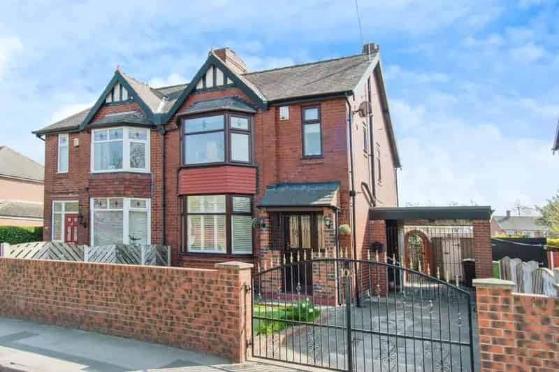 3 Bedroom Semi Detached House For Sale Castleford WF10 No Chain