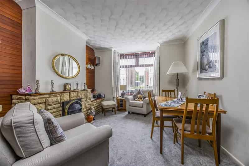 3 Bedroom Terraced House to Rent Baffins