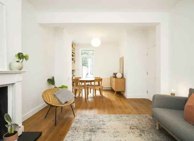 Four Bedroom Victorian Terrace House Near Victoria Park