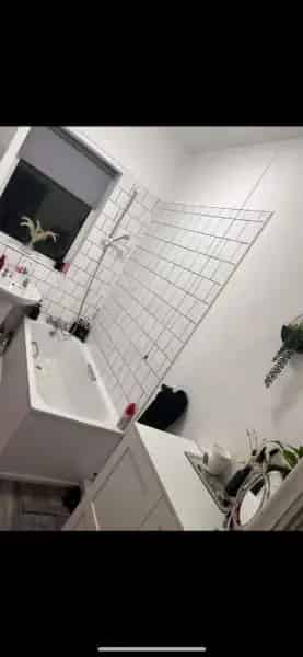 Modern 2 Bed House with Garden and Walk-in Wardrobe