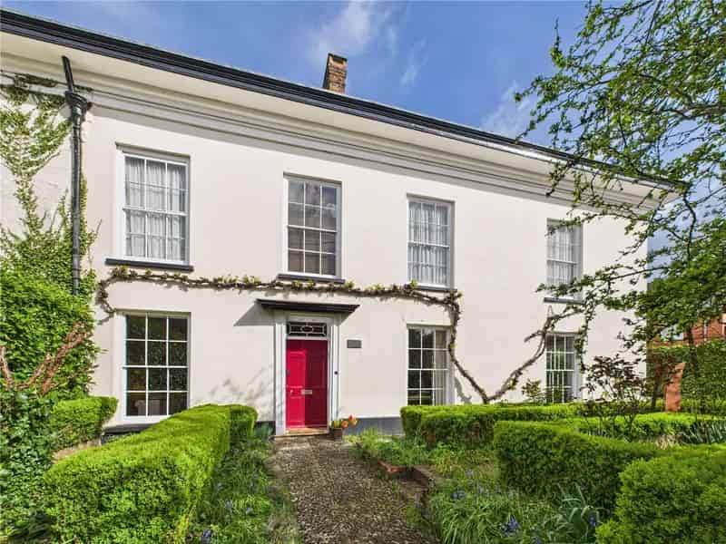 3 Bedroom House in Exeter - Newly Fitted Kitchen & Modern Bathroom