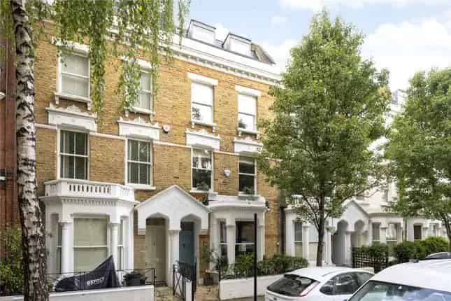 Terraced House for Sale in Chelsea SW10
