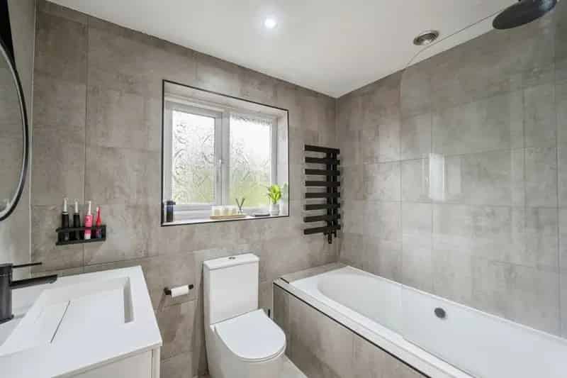 3 Bed House with Garage and Large Garden Planning Permission Granted