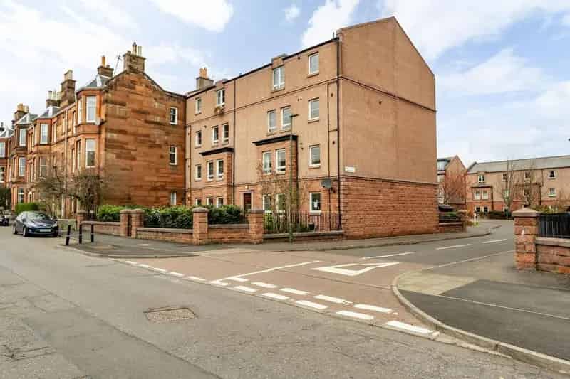 2 Bedroom Apartment for Sale in Blackford Edinburgh