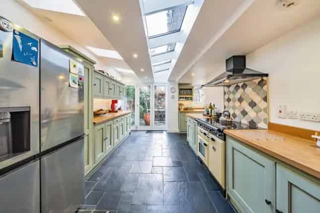 5 Bedroom Victorian House for Sale in Oval London